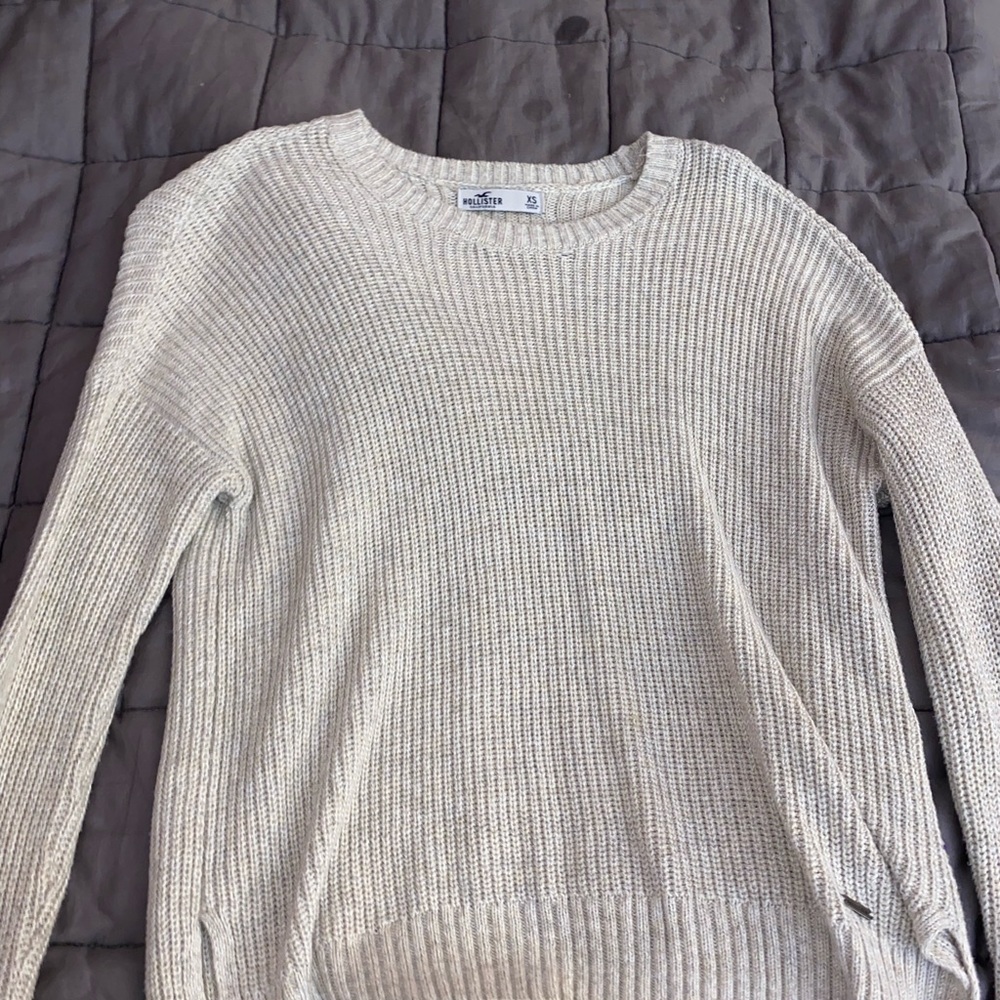 Hollister white knitted sweater crop top